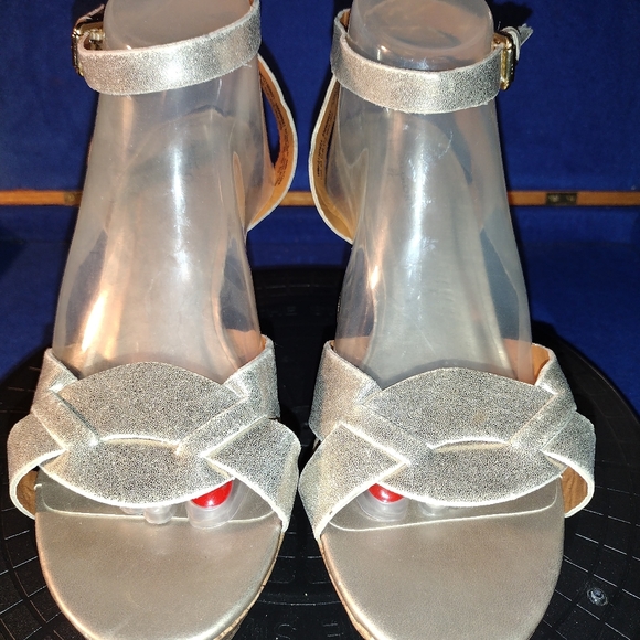 Faded Glory Gold Metallic 4+ Inch Open Toe Platform Heels, Sz. 9.5-US, 41.5-EU - Picture 2 of 9